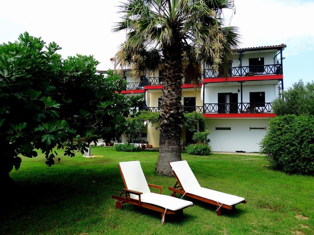 Apartments Karpetis A Green Paradise Psakoudia Phòng bức ảnh