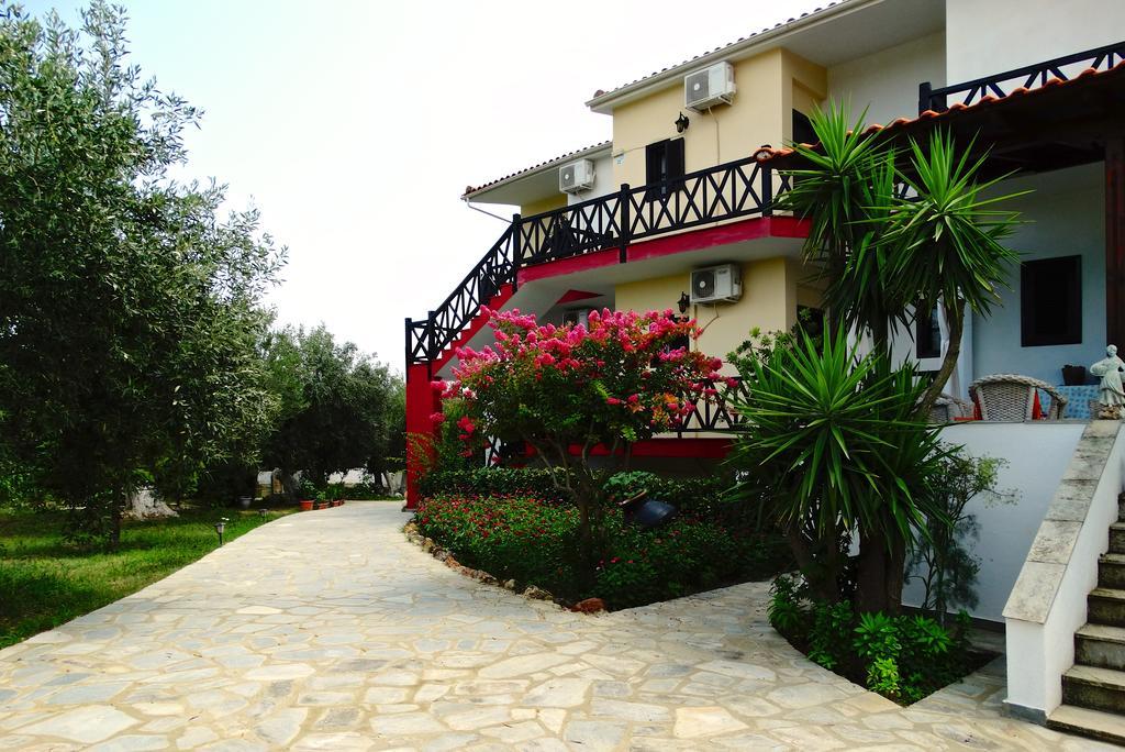 Apartments Karpetis A Green Paradise Psakoudia Phòng bức ảnh