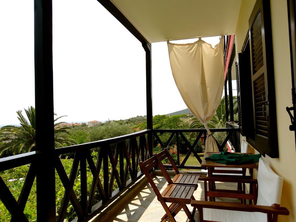 Apartments Karpetis A Green Paradise Psakoudia Phòng bức ảnh